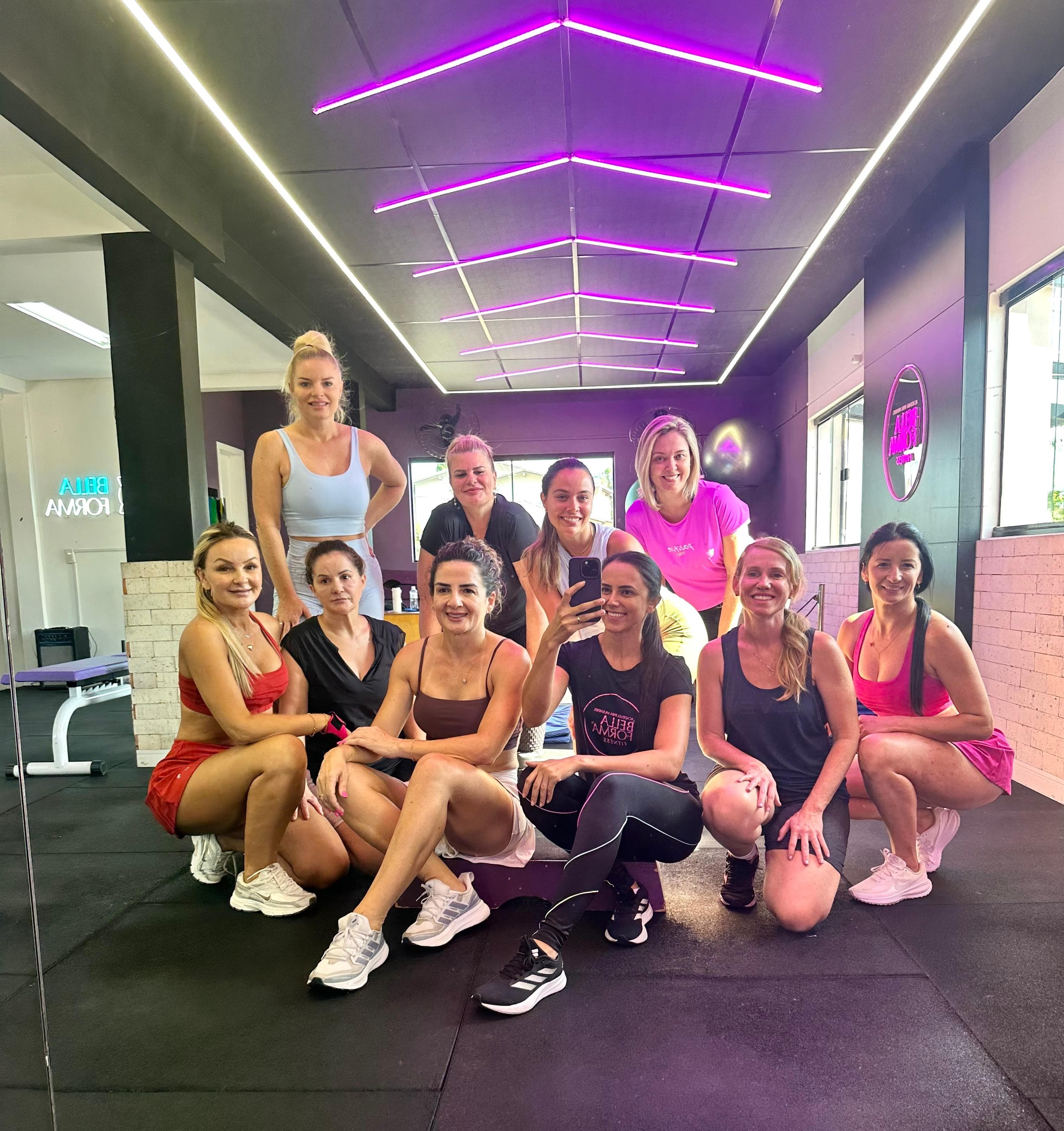 Mulheres treinando na Bella Forma